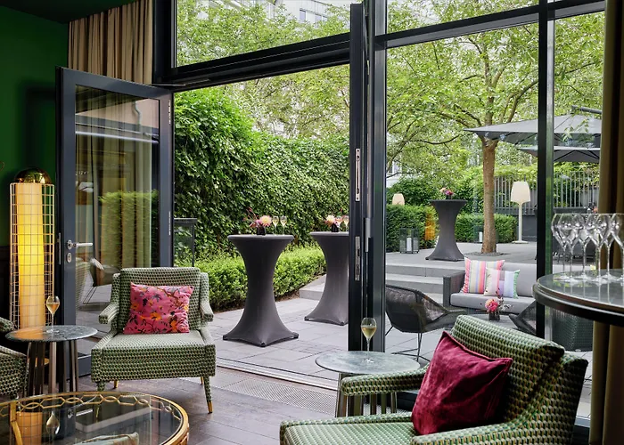 The George 4*